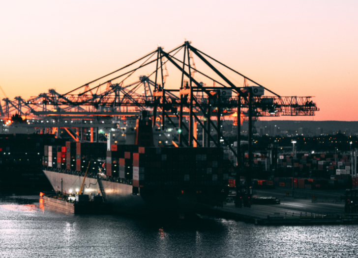 Sankcijām pakļautais amonija nitrāts tiek izvests no ostas teritorijas, samazinot iespējamos vides apdraudējuma riskus