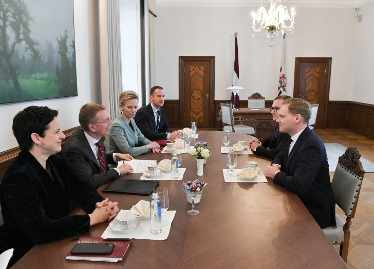 The President of Latvia Edgars Rinkēvičs meets with the Head of the Financial Intelligence Unit Toms Platacis and Deputy Head Paulis Iļjenkovs in the Riga Palace